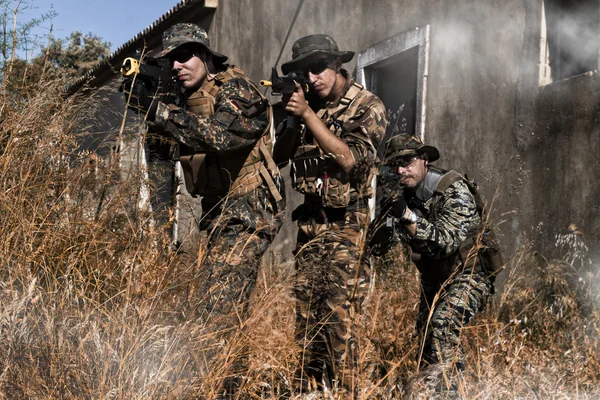 Airsoft group team in daytime action — Stock Photo, Image