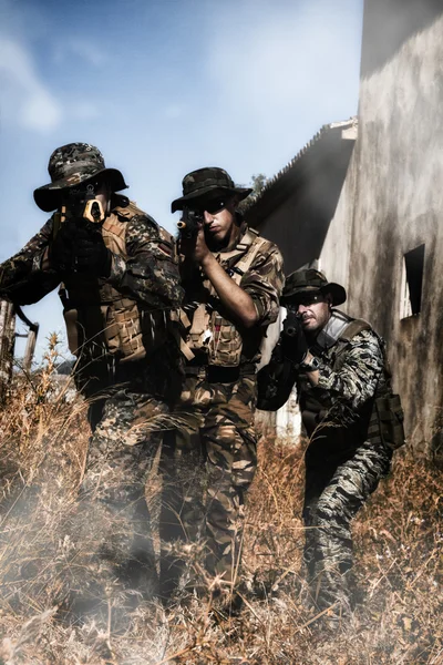 Airsoft group team in daytime action — Stock Photo, Image