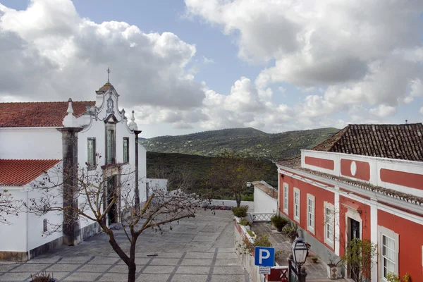 Kerk van het kleine stadje dorp, sao bras de alportel — Stockfoto