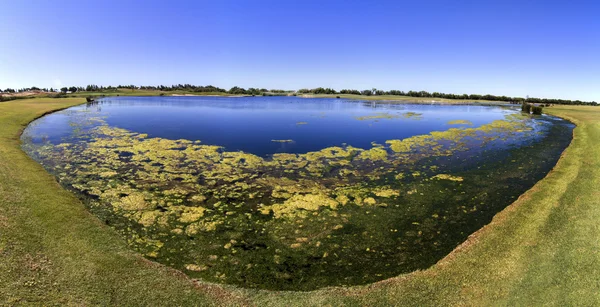 Golfkenttä Algarvessa — kuvapankkivalokuva