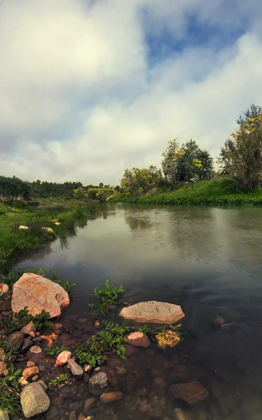 Arroyo del río en la hermosa región de Monchique —  Fotos de Stock