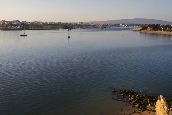 Strände in der nähe von ferragudo, portugal — Stockfoto