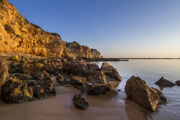 Stränder nära ferragudo, portugal. — Stockfoto