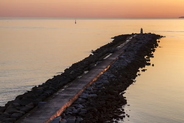 Dagály megszakító pier — Stock Fotó