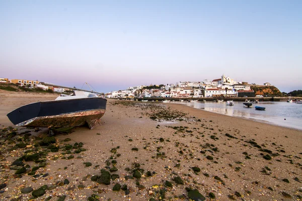 Güzel kıyı köy ferragudo — Stockfoto