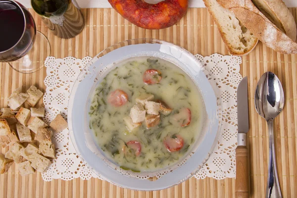 Soupe portugaise traditionnelle, appelée Caldo Verde — Photo