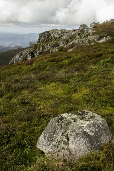 Lush hilltops of the area of Monchique, Portugal — Stock Photo, Image