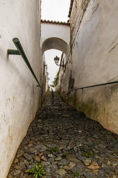 Antigua calle de un típico pueblo portugués —  Fotos de Stock