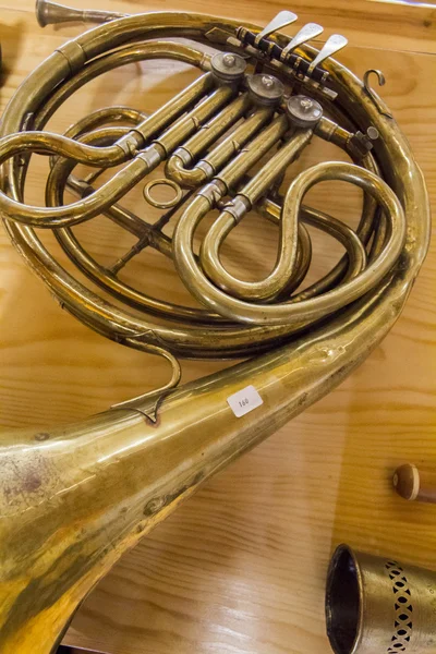 フランスの真鍮角オーケストラ楽器 — ストック写真