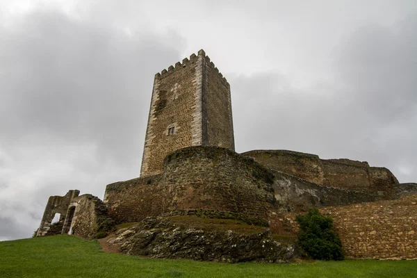 Castillo medieval situado en el pequeño pueblo Portel, Portugal — Foto de Stock