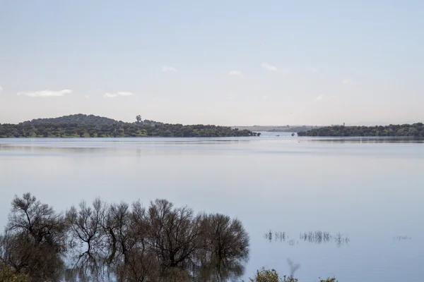 Landskap utsikt över sjön vackra alqueva — Stockfoto