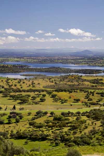 Paisaje vista del hermoso lago Alqueva — Foto de Stock