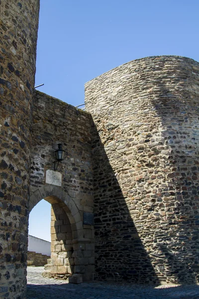 Entrada del pueblo medieval e histórico de Monsaraz —  Fotos de Stock