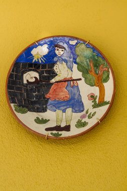 renkli boyalı seramik tabak