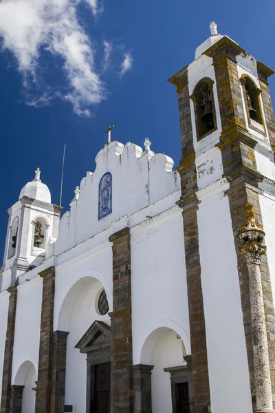 Vacker kyrka i monsaraz historiska byn — Stockfoto