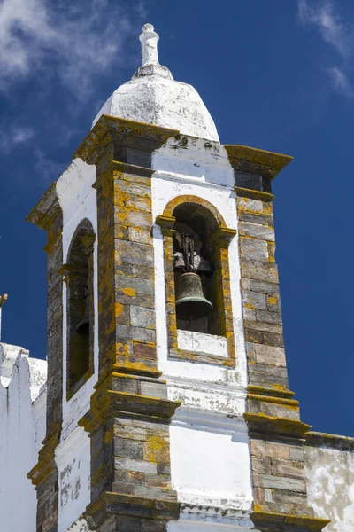 Torre de sino da igreja da aldeia histórica de Monsaraz — Fotografia de Stock