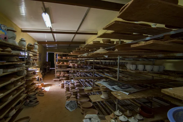 Oficina de cerâmica tradicional na região do Alentejo — Fotografia de Stock