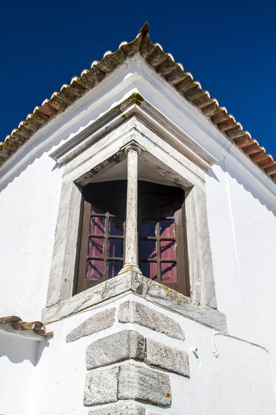 Esquina de un edificio del pueblo histórico de Monsaraz —  Fotos de Stock