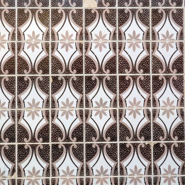 Portekiz 'in Olhao şehrinde bulunan azulejo seramik sanatının tipik ayrıntıları