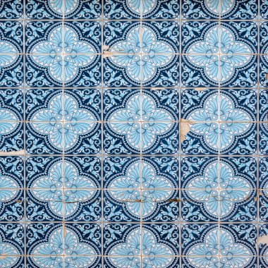 Portekiz 'in Olhao şehrinde bulunan azulejo seramik sanatının tipik ayrıntıları