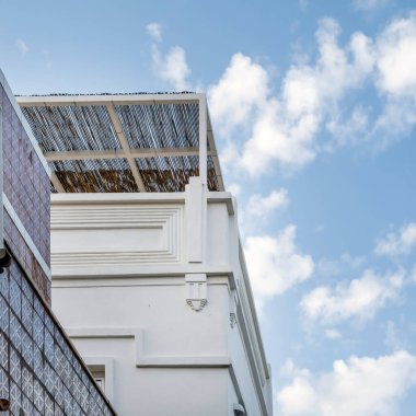 Portekiz 'in Olhao şehrinde yer alan Algarve Vintage tarzı binaların tipik mimarisi.