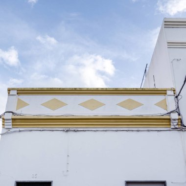 Portekiz 'in Olhao şehrinde yer alan Algarve Vintage tarzı binaların tipik mimarisi.