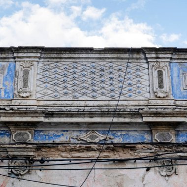 Portekiz 'in Olhao şehrinde yer alan Algarve Vintage tarzı binaların tipik mimarisi.