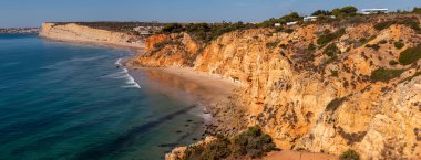 Portekiz 'in Algarve bölgesindeki Lagos' un kıyı güzelliğinin güzel manzarası..