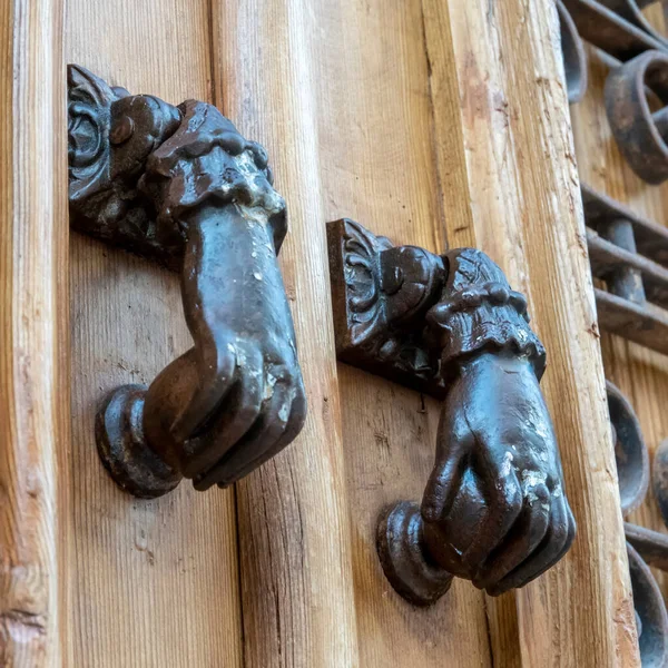 Hand Style Door Knockers Old Wooden Front Door — Stock Photo, Image