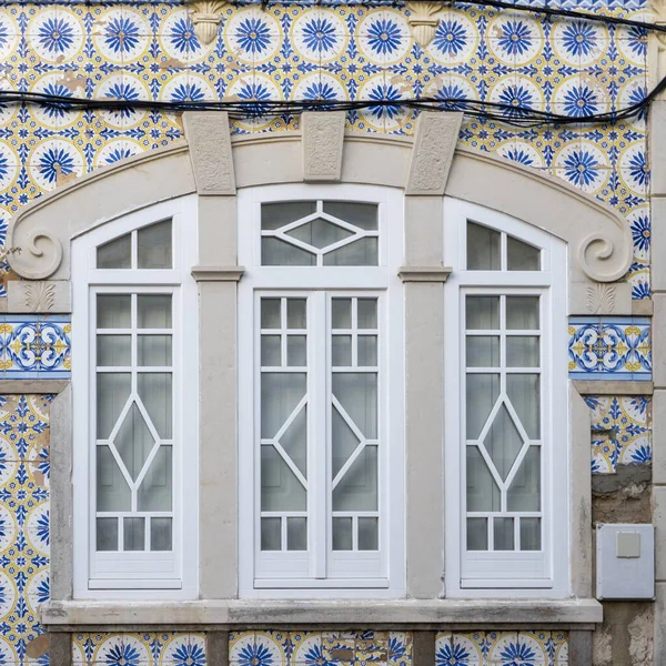 Arquitetura Típica Das Janelas Estilo Vintage Algarvio Localizada Olhao Portugal — Fotografia de Stock