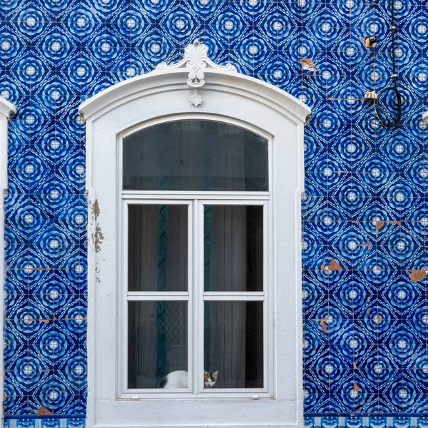 Typická Architektura Oken Vinobraní Algarve Stylu Který Nachází Olhao Portugalsko — Stock fotografie