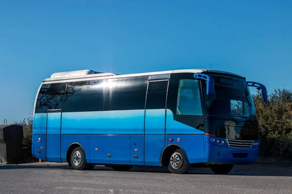 Grote Blauwe Stad Bus Geparkeerd Weg — Stockfoto