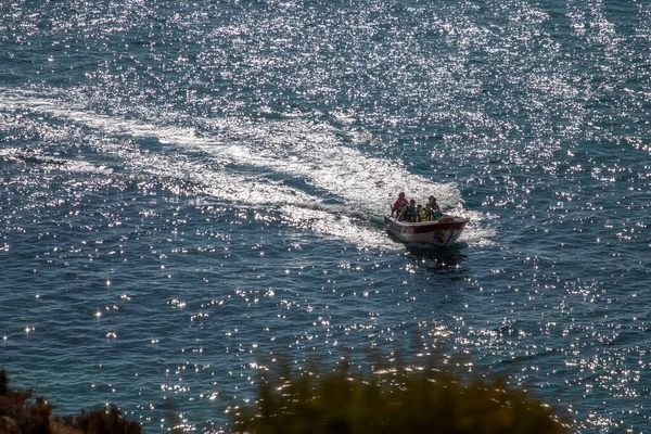 Speed Boat Tourists Sightseeing Cliffs Lagos Algarve Region — Stock Photo, Image