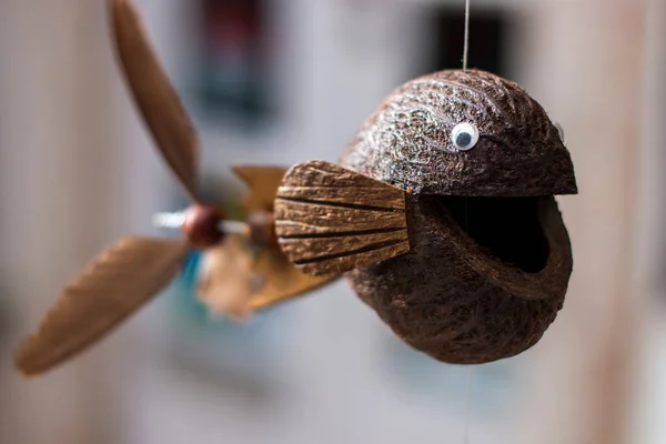 本地市场发售的椰子鱼玩具 — 图库照片