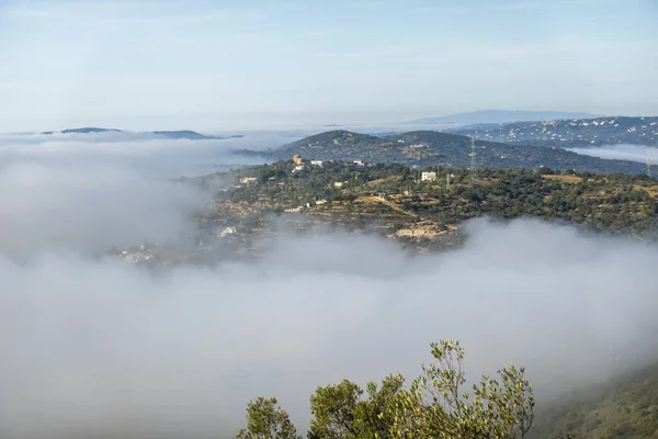 Misty Morning Mist Heuvels Van Sao Miguel Algarve Portugal — Stockfoto