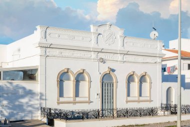 Platformların karmaşık tasarımlarıyla Algarve kırsal binalarının tipik mimarisi.