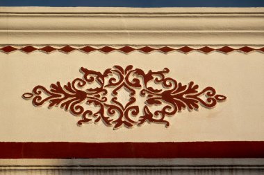 Platformların karmaşık tasarımlarıyla Algarve kırsal binalarının tipik mimarisi.