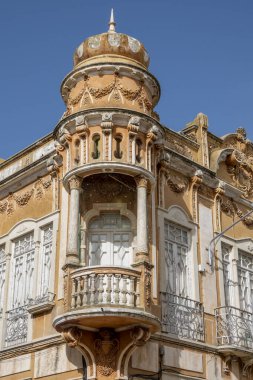 Platformların karmaşık tasarımlarıyla Algarve kırsal binalarının tipik mimarisi.