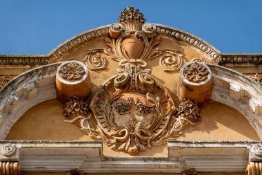 Platformların karmaşık tasarımlarıyla Algarve kırsal binalarının tipik mimarisi.