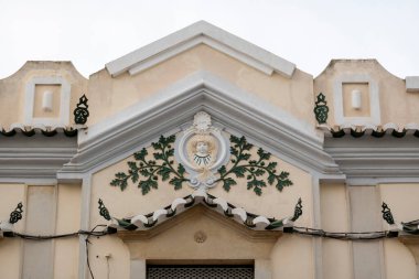 Platformların karmaşık tasarımlarıyla Algarve kırsal binalarının tipik mimarisi.