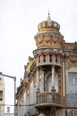 Platformların karmaşık tasarımlarıyla Algarve kırsal binalarının tipik mimarisi.