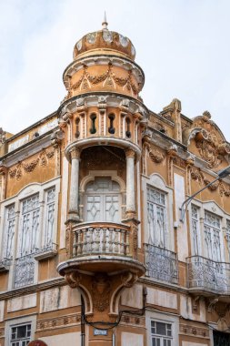 Platformların karmaşık tasarımlarıyla Algarve kırsal binalarının tipik mimarisi.