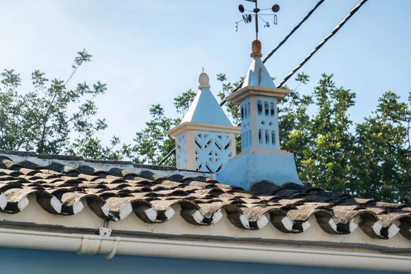 Vista Perto Arquitectura Tradicional Típica Das Chaminés Algarve — Fotografia de Stock