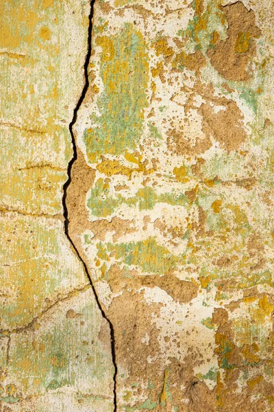 Old Weathered Cement Wall Cracks Holes Faint Paint — Stock Photo, Image