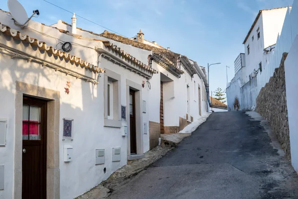 Typische Architectuur Van Algarve Regio Gebouwen Met Smalle Straatjes Geplaveide — Stockfoto