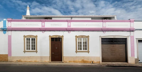 Platformların Karmaşık Tasarımlarıyla Algarve Kırsal Binalarının Tipik Mimarisi — Stok fotoğraf