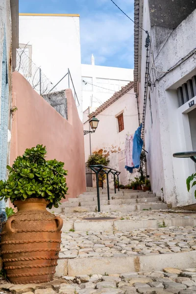 Típica Calle Estrecha Del Pueblo Estoi Con Escaleras Situada Algarve — Foto de Stock