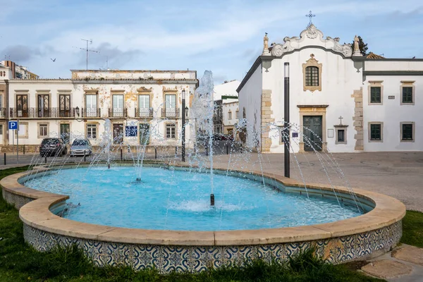 Portekiz Faro Şehrinde Bulunan Cruz Çeşmeli Plaza — Stok fotoğraf