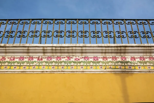 Arquitetura Típica Edifícios Rústicos Algarvios Com Desenhos Intrincados Platbands — Fotografia de Stock