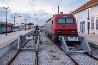 Portekiz, Algarve, Faro şehrindeki tren istasyonunun görüntüsü.